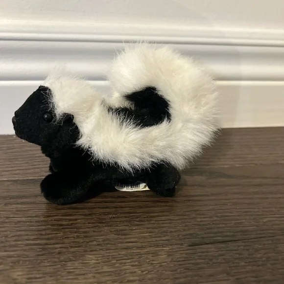Charming Plush Skunk Toy for Small Pets - Black and White - Picture 2 of 5